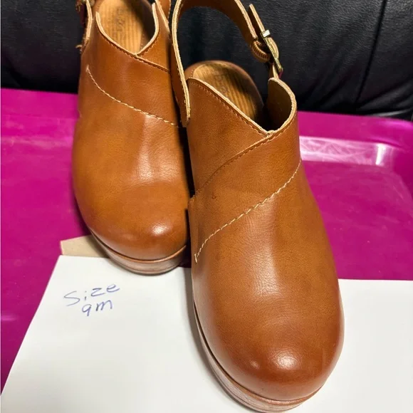 b.o.c. Women's Brown Leather Mules - Picture 2 of 4